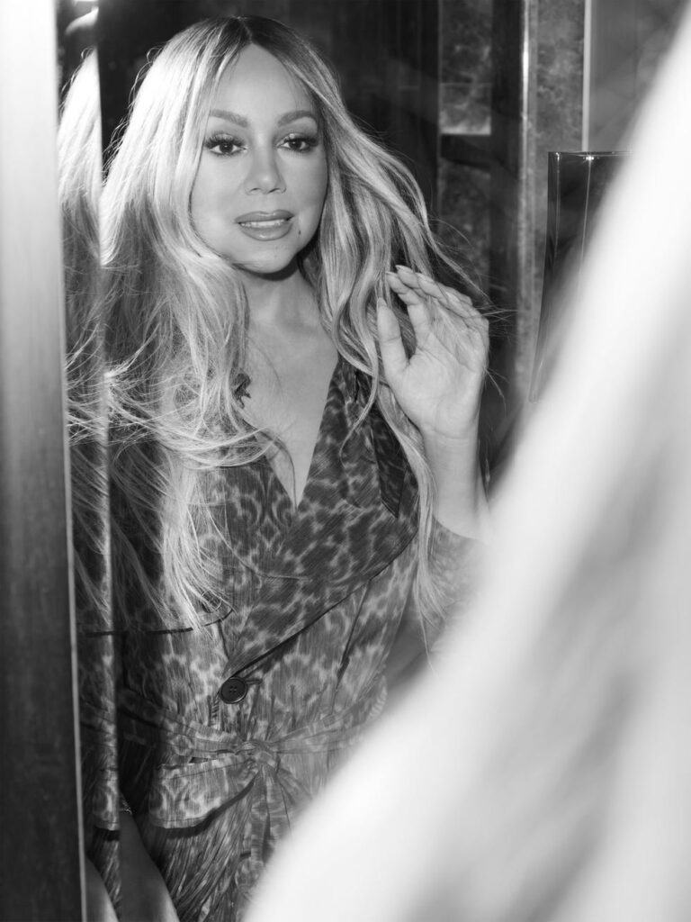Mariah Carey revela que 'não se permite envelhecer' ou mesmo 'reconhecer o tempo' ao posar para a capa impecável da Harper's Bazaar 2 mariah carey mariah carey revista bazar 1 mariah carey